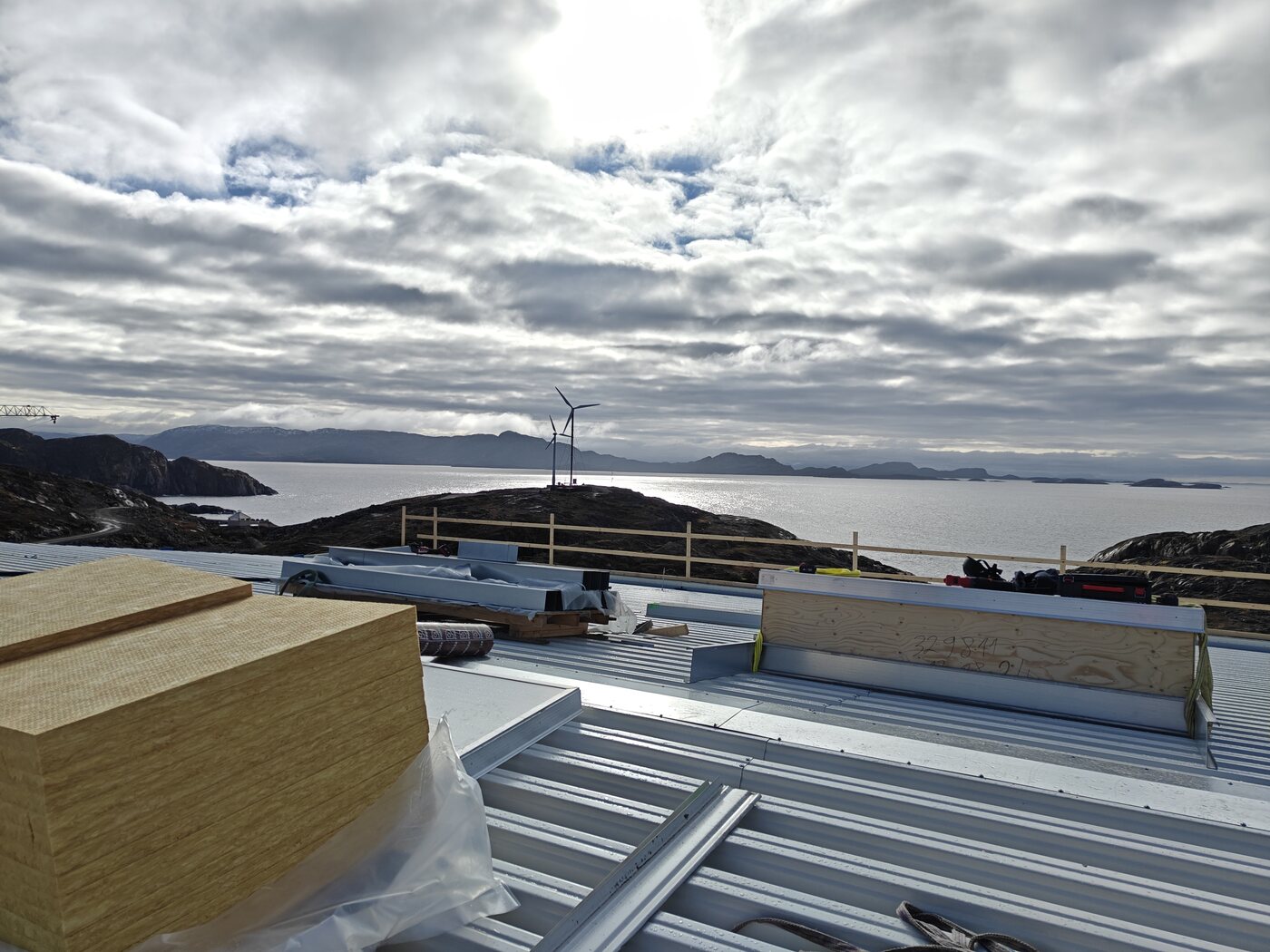 Tagdækning på forbrændingsanlæg udført af Haus360 i Sisimiut, Grønland