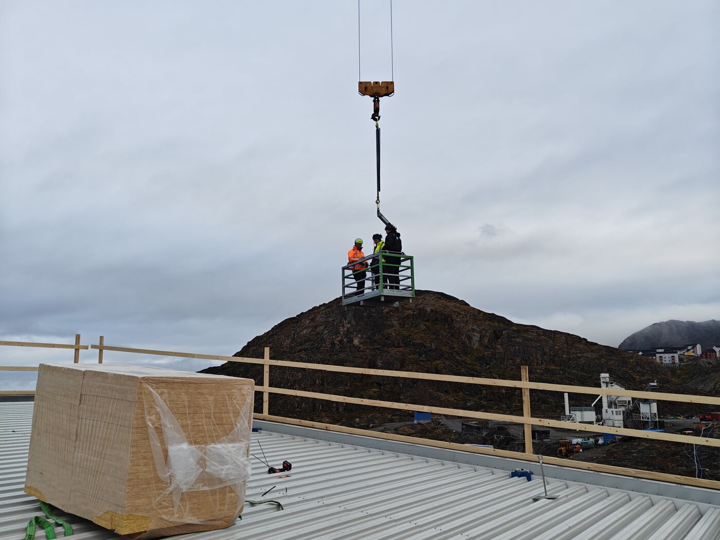 Tagdækning på forbrændingsanlæg udført af Haus360 i Sisimiut, Grønland