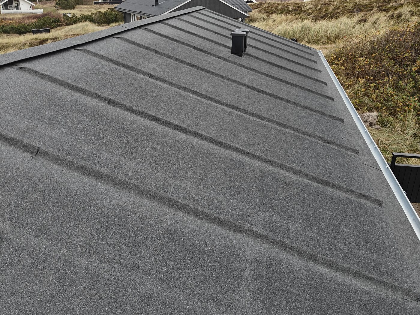 Listedækning på sommerhus udført af Haus360 i Hvide Sande