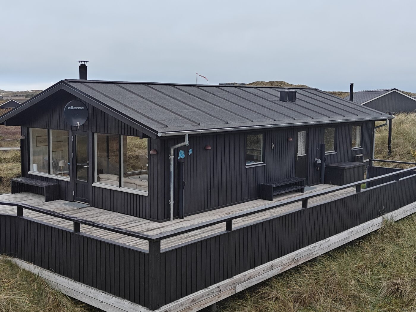 Listedækning på sommerhus udført af Haus360 i Hvide Sande