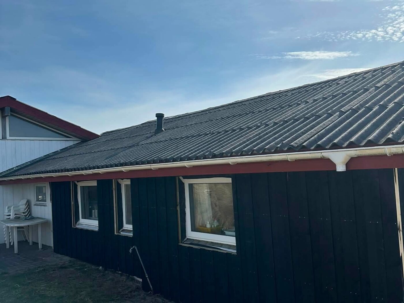 Sommerhus: fra asbesttag til sedum udført af Haus360 i Søndervig
