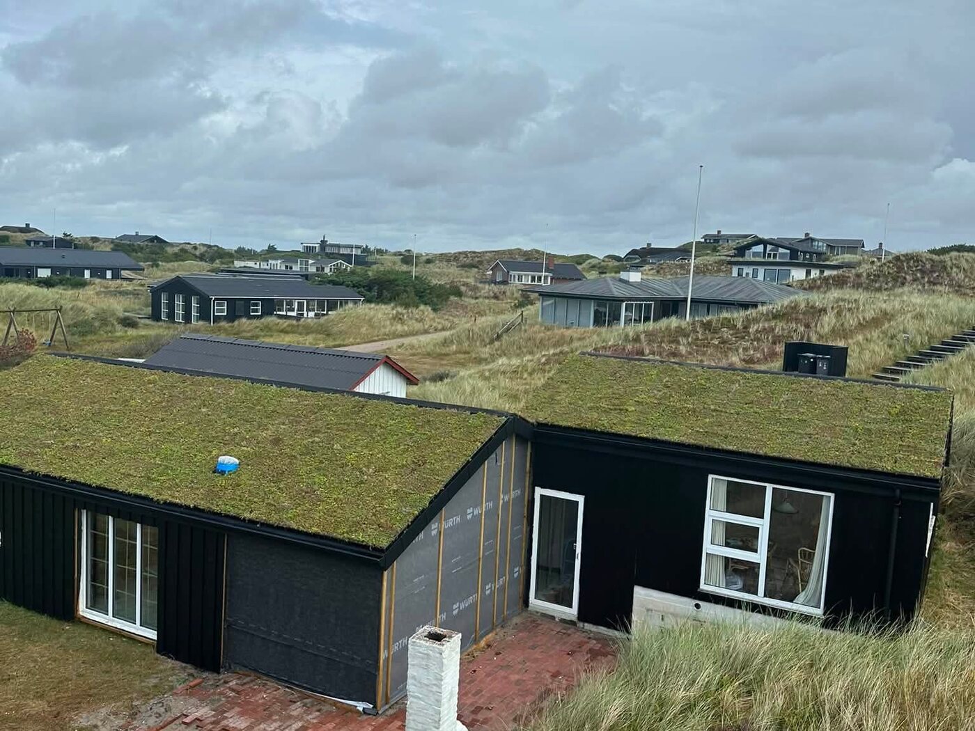 Sommerhus i Søndervig med nyt sedumtag lagt af Haus360