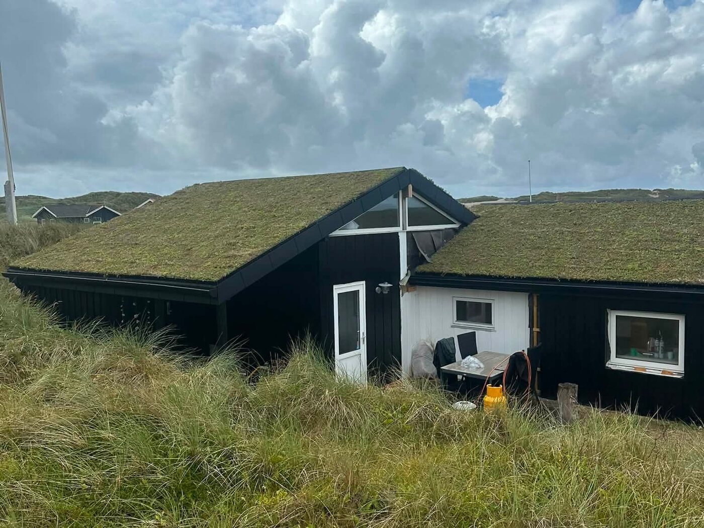 Sommerhus i Søndervig med nyt sedumtag lagt af Haus360