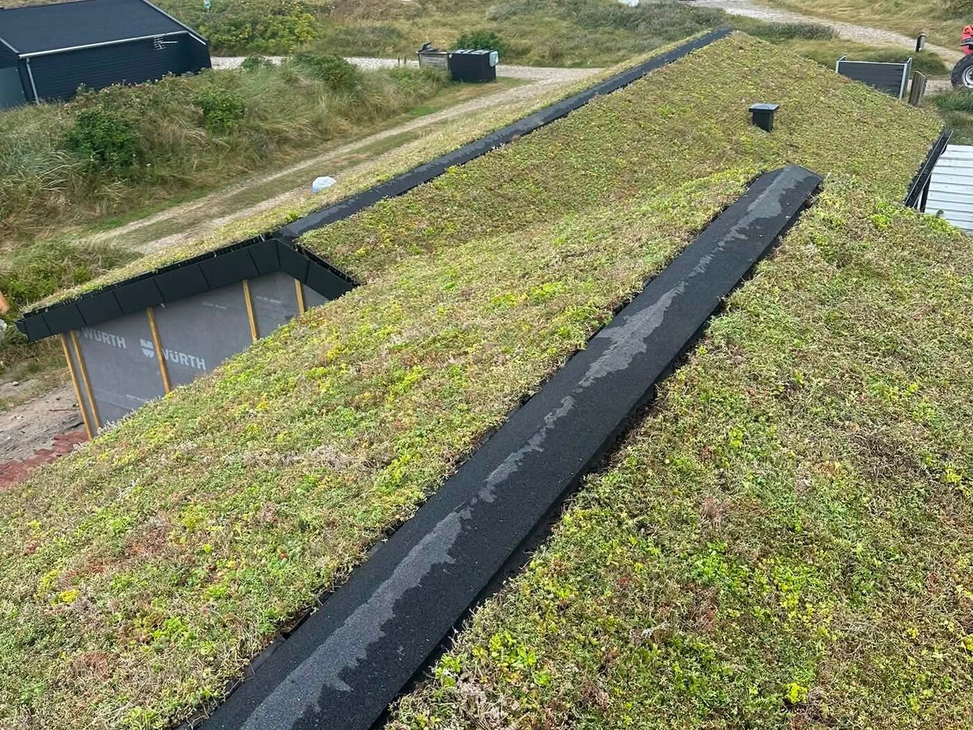 Sommerhus i Søndervig med nyt sedumtag lagt af Haus360